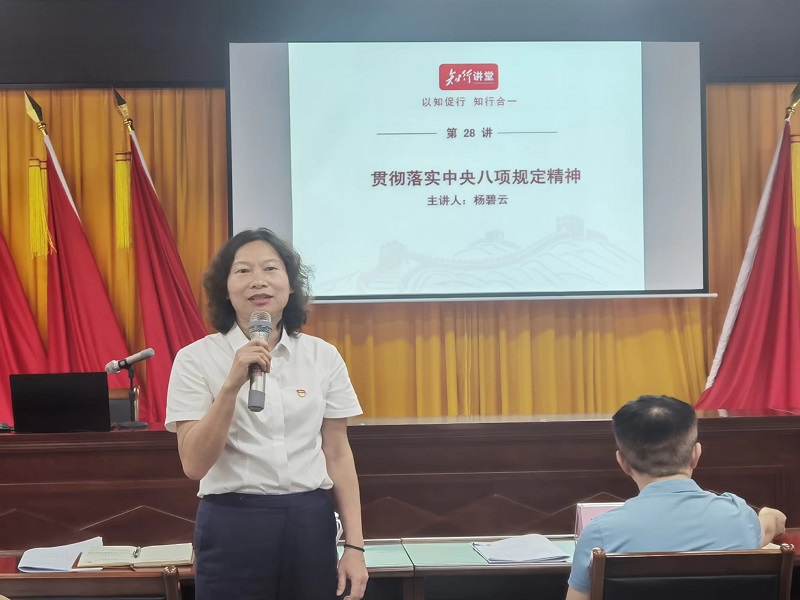 陈国秀作点评讲话.jpg