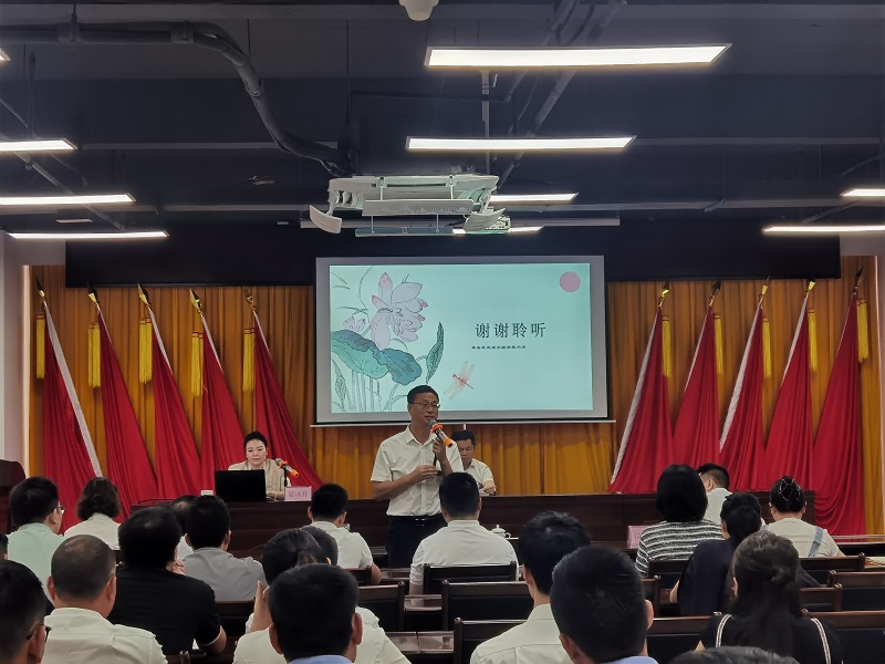 周远作总结发言.jpg