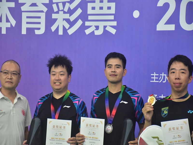附件3：梁志洋获B组男双亚军.jpg