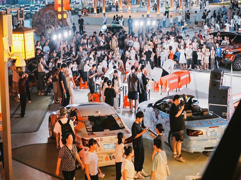 1760689000107471.jpg 动漫节狂欢照片5.jpg